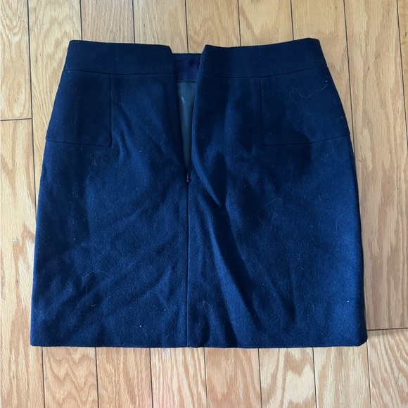 🎉5 items for $15!🎉J crew navy wool skirt - Picture 3 of 4